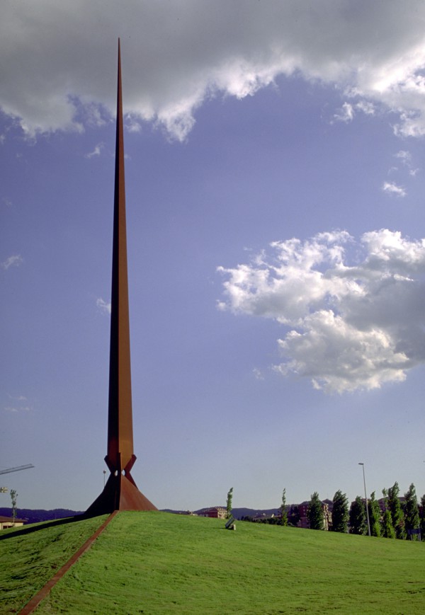 patrón mordaz intercambiar Escultura Obelisco Coll Favà / Coll Favà Obelisk Sculpture — ART